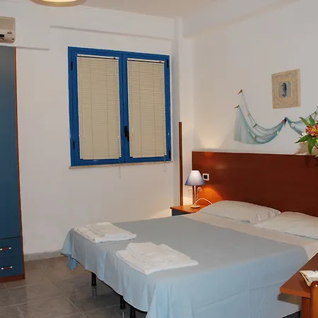 Baia Di Naxos جيارديني ناكسوس